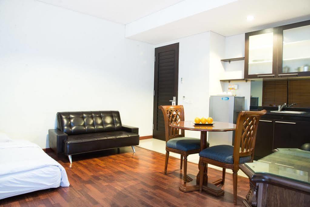 Arimbi Pejaten Suites Jakarta Exterior photo